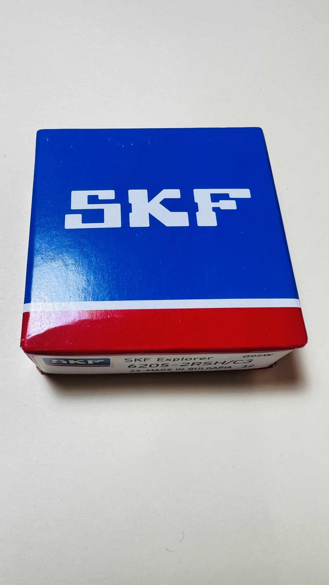 原厂密封的 SKF Explorer 6205-2RSH/C3 轴承盒
